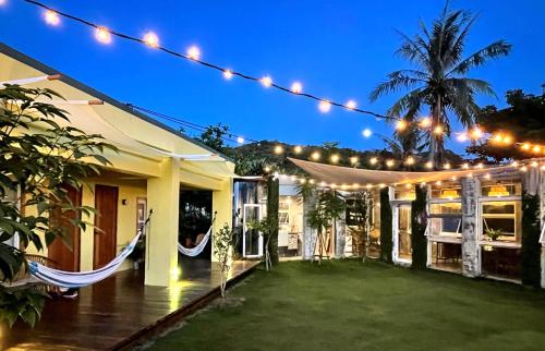 Mooning the Hill 月過山丘 in Manjhou Township