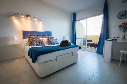 Holidays2Malaga Studio loft in Benal Beach 1st line beach and pools