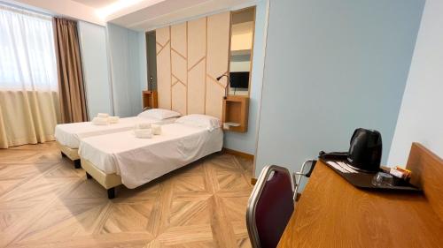 2 twin beds