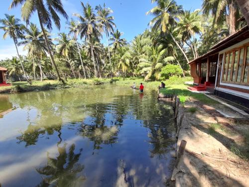 Riverlap homestay in Nilešvara