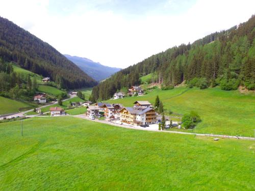 Almhotel Bergerhof, Pension in Sarntal bei Penser