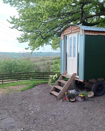 Rhodes To Serenity - Waterfall Shepherds Hut