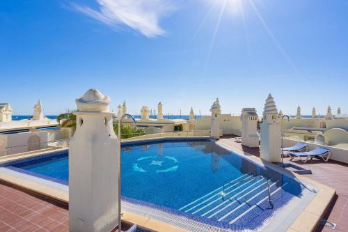 MALAGA PUERTO DE BENALMADENA EN LA PRIMERA ISLA CON PISCINA Y PARKING 3 HABITACIONES VISTA AL MAR Y YATES