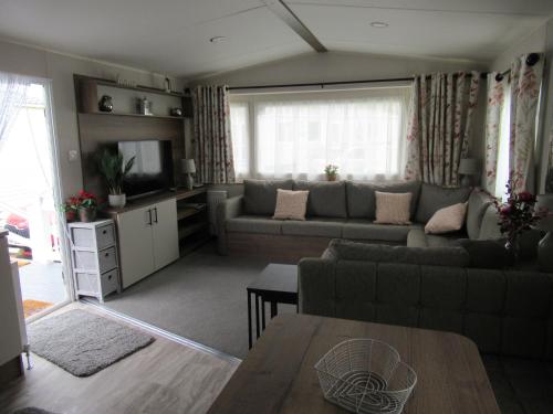 Chichester Lakeside Self-Catering Holiday Home