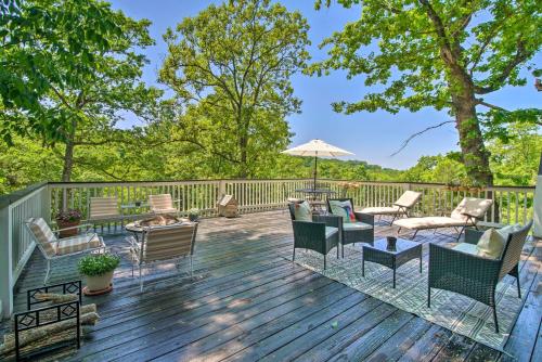 Table Rock Lake Retreat with Large Deck and Pool! - Apartment - Ridgedale