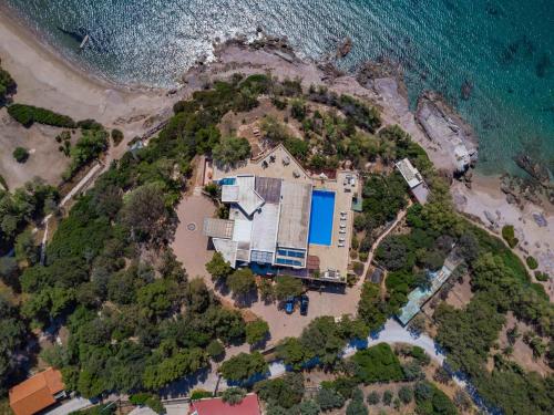 Black Diamond Beachfront Pool Villa Pasithea in Sounio, Athens gîte à louer Órmos Legrená