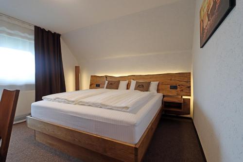 Hotel Kreuz Hohengasthof 3.3km von Spirzenstraße entfernt