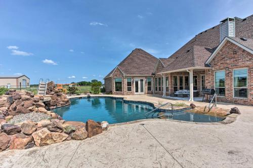 Chic Ranch Villa Less Than 5 Mi to Lake Ray Roberts! in Pilot Point, USA