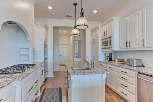 Chic Ranch Villa Less Than 5 Mi to Lake Ray Roberts! in Pilot Point, USA
