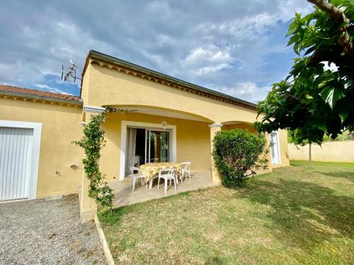 Villa 6p, 3ch avec grand jardin clos, clim, village classé de Vogue gîte à louer Saint-Maurice-d'Ardèche