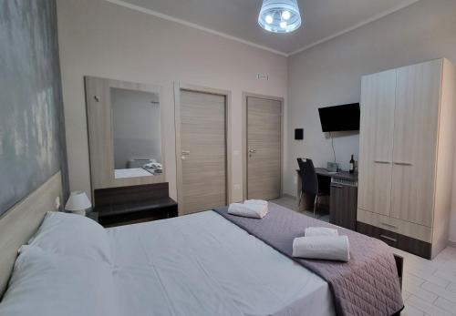 Double Room image 1