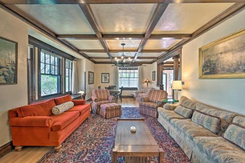 Spacious Old Saguache Manor - Built in 1914 in Saguache, USA