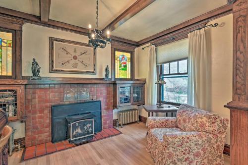 Spacious Old Saguache Manor - Built in 1914 in Saguache, USA