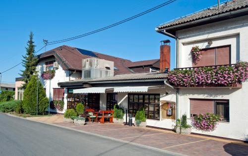 入口, Guesthouse Zganjer in 渣加廸