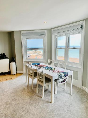 Stunning Beachfront Apartment, Perfect Sea View. photo 2