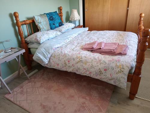 Double Room only Light breakfast only available Eaten within room Private use of bathroom chambre d'hôte Brin