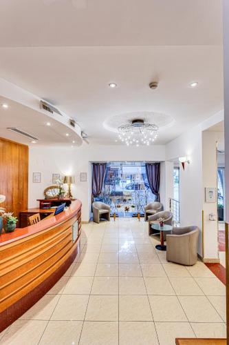 大堂, HOTEL VILLA MARIA in 切塞納蒂科市中心