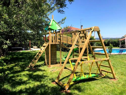 สนามเด็กเล่น, A Casa da Celeste in เนลาส