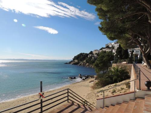 Apartment with Sea View image 8