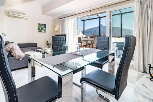Spacious 2 Bedroom Apartment in Puerto Banus with a Private Terrace and Mountain Views - image 3