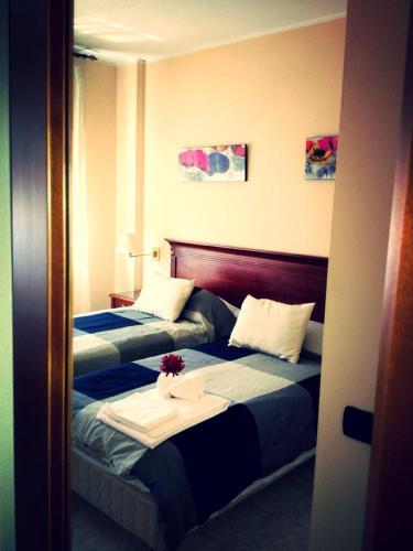 2 twin beds
