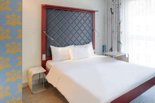 Standard Double Room image 2