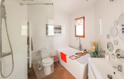 Vannas istaba, Amazing Home In Cruzy in Cruzy