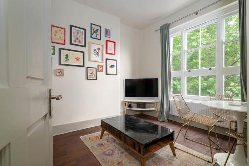 GuestReady - Modern Top Floor Central Flat