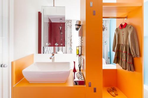 Standard Single Room image 7