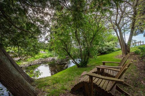 Inn at Beulah Beach on Crystal Lake