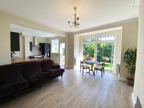 South facing large newly renovated home in Acton ! gîte à louer West Ealing