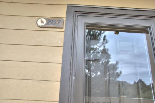 The Getaway Condo - Oyhut Bay Seaside Village - image 2