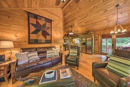 Peaceful Forest Escape with Game Room and Hot Tub in Blue Ridge, USA