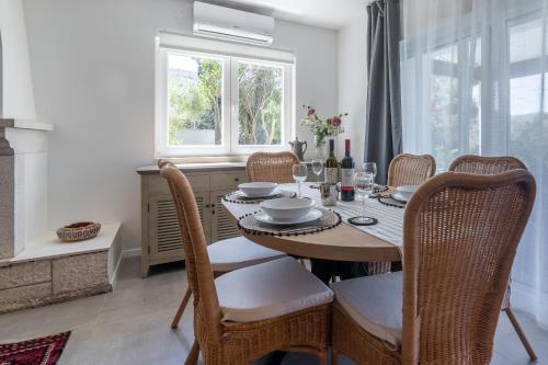 Létesítmények, Villa Pinus in Stari Grad