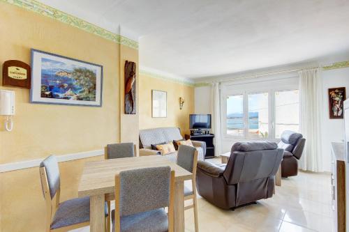 Apartment with Sea View image 3