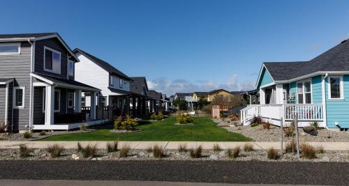Coral Beach House - Oyhut Bay Seaside Village - image 7