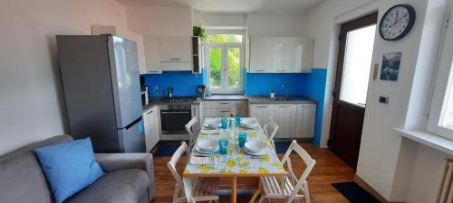  Casa Vacanze - Casa Quattro Luci in Tronzano Lago Maggiore