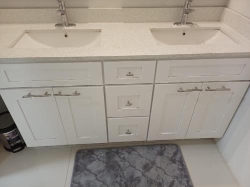 Luxury 2 Bedroom Rooftop pool View unit #3 in Corral Spring