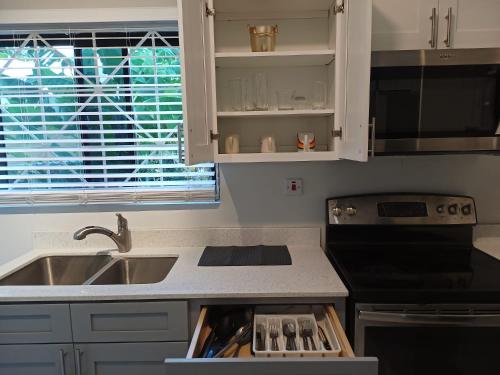 Luxury 2 Bedroom Rooftop pool View unit #3 in Corral Spring