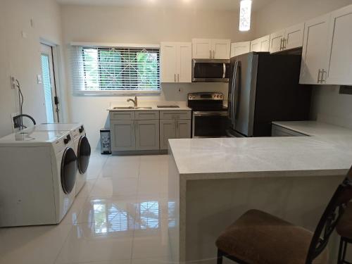 Luxury 2 Bedroom Rooftop pool View unit #3 in Corral Spring