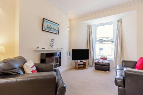 Teacup Cottage - image 2