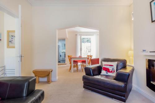 Teacup Cottage - image 6