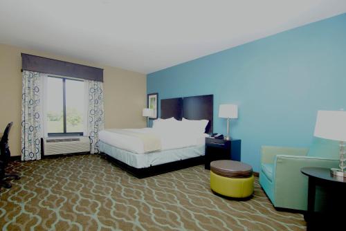 Holiday Inn Express Hotels & Suites Cuero, an IHG Hotel