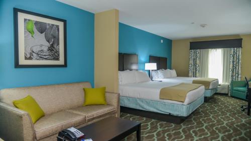 Holiday Inn Express Hotels & Suites Cuero, an IHG Hotel