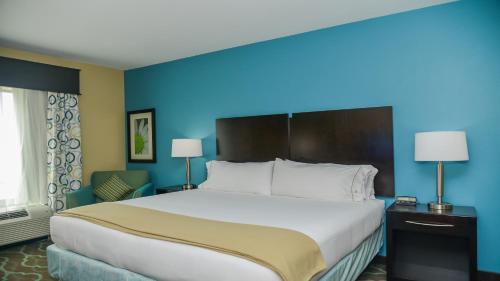 Holiday Inn Express Hotels & Suites Cuero, an IHG Hotel