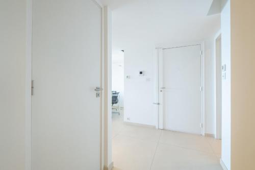 Elegant 3-Room Apartment with Terrace Pool & Island Views - image 2