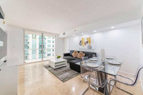 4BR APT with Bay View at Brickell, Free Parking, Miami (photo 2)