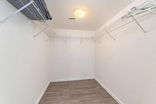 4BR APT with Bay View at Brickell, Free Parking, Miami (photo 3)