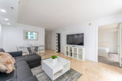 4BR APT with Bay View at Brickell, Free Parking, Miami (photo 8)