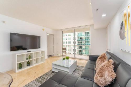 4BR APT with Bay View at Brickell, Free Parking, Miami (photo 10)
